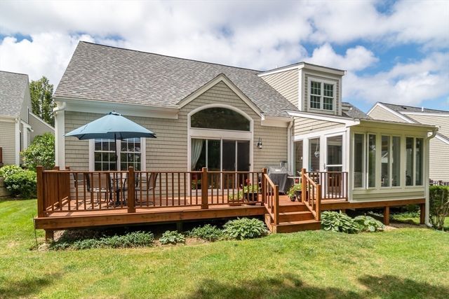 12 Sea Knoll Ct 12, Bourne, MA 02532