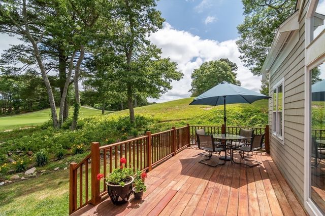 12 Sea Knoll Ct 12, Bourne, MA 02532