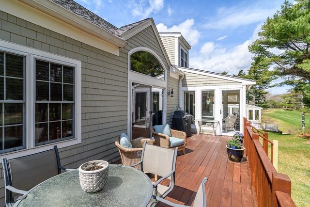 12 Sea Knoll Ct 12, Bourne, MA 02532