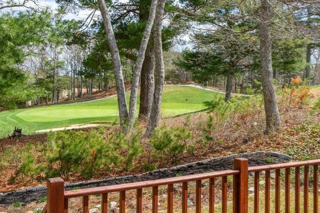 12 Sea Knoll Ct 12, Bourne, MA 02532
