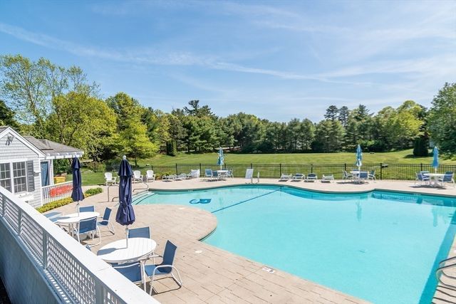 12 Sea Knoll Ct 12, Bourne, MA 02532