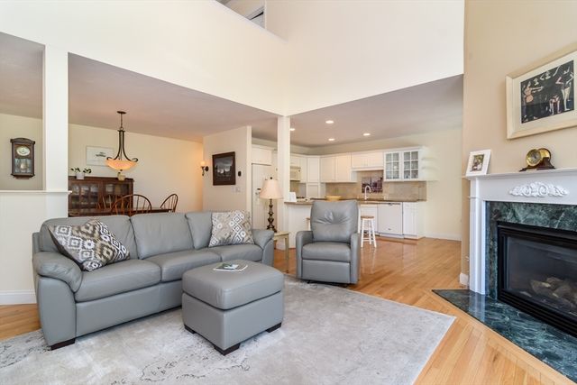 12 Sea Knoll Ct 12, Bourne, MA 02532