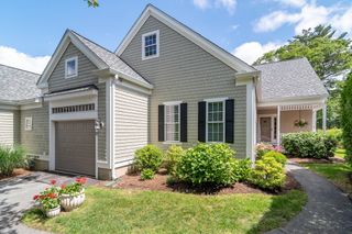 12 Sea Knoll Ct 12, Bourne, MA 02532