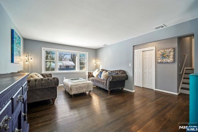 16 Windsor Drive, Park Ridge, NJ 07656