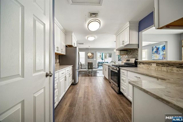 16 Windsor Drive, Park Ridge, NJ 07656