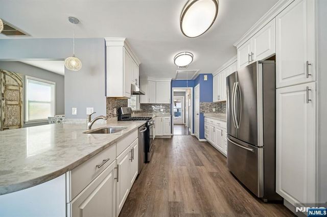 16 Windsor Drive, Park Ridge, NJ 07656