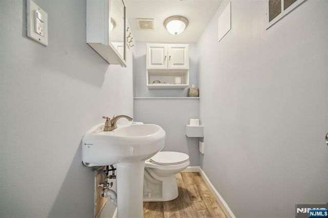 16 Windsor Drive, Park Ridge, NJ 07656