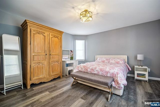 16 Windsor Drive, Park Ridge, NJ 07656