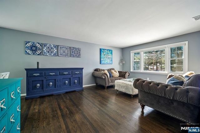 16 Windsor Drive, Park Ridge, NJ 07656