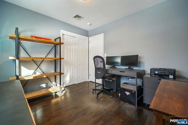 16 Windsor Drive, Park Ridge, NJ 07656