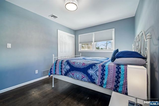 16 Windsor Drive, Park Ridge, NJ 07656