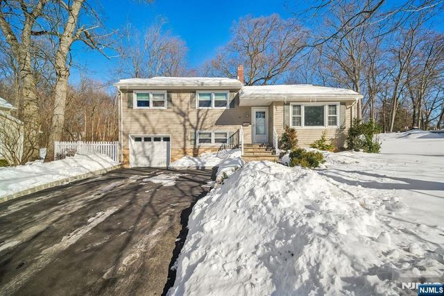 16 Windsor Drive, Park Ridge, NJ 07656