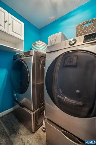 16 Windsor Drive, Park Ridge, NJ 07656