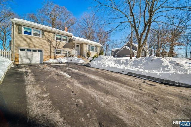 16 Windsor Drive, Park Ridge, NJ 07656