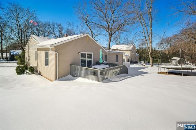 16 Windsor Drive, Park Ridge, NJ 07656