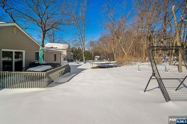 16 Windsor Drive, Park Ridge, NJ 07656