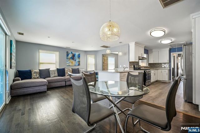 16 Windsor Drive, Park Ridge, NJ 07656