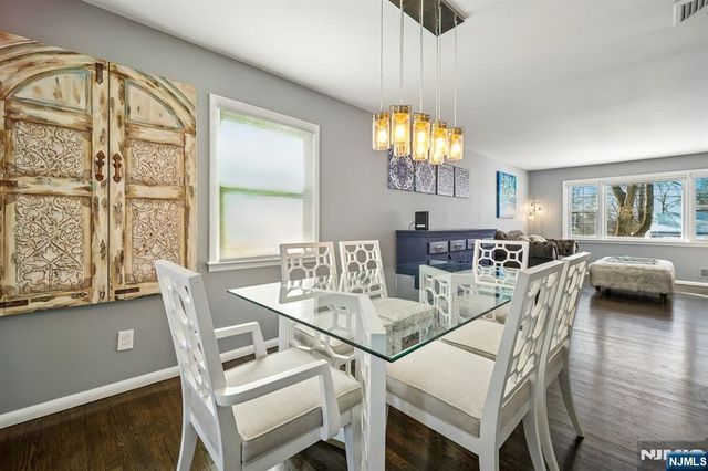 16 Windsor Drive, Park Ridge, NJ 07656