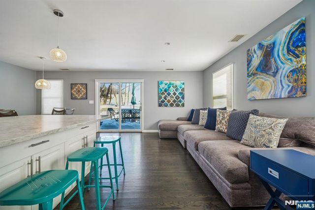 16 Windsor Drive, Park Ridge, NJ 07656