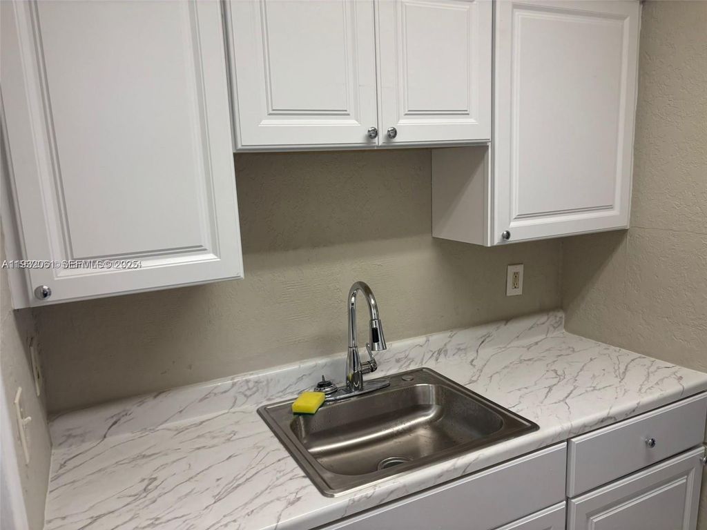 2750 Pierce St 3, Hollywood, FL 33020