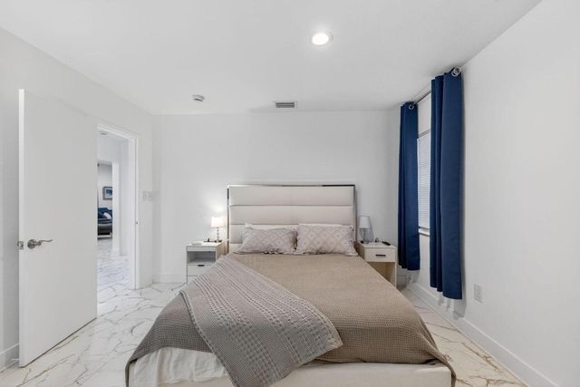 698 NE 36th Street, Oakland Park, FL 33334