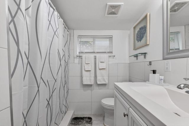 698 NE 36th Street, Oakland Park, FL 33334