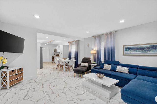 698 NE 36th Street, Oakland Park, FL 33334