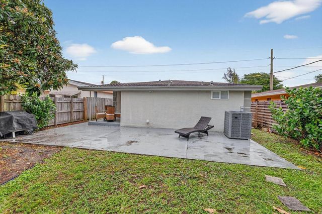 698 NE 36th Street, Oakland Park, FL 33334