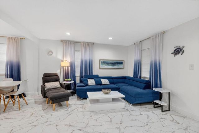 698 NE 36th Street, Oakland Park, FL 33334