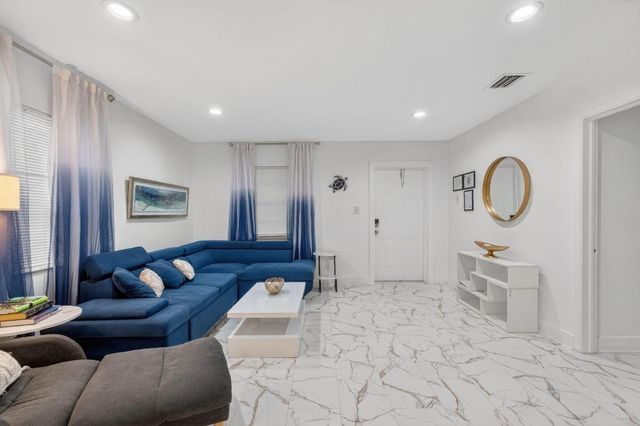 698 NE 36th Street, Oakland Park, FL 33334