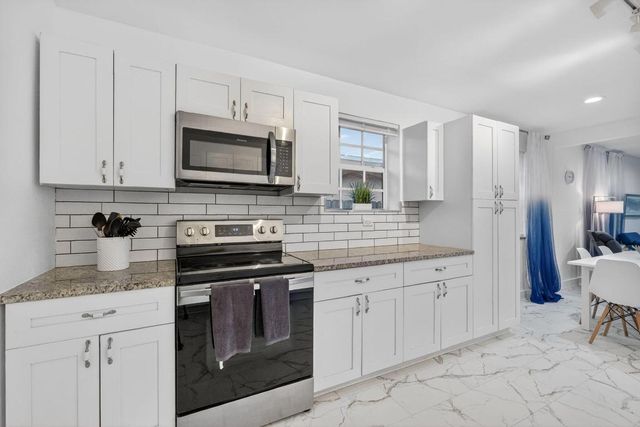 698 NE 36th Street, Oakland Park, FL 33334