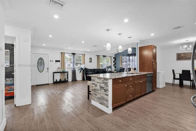 4431 NW 36th Ct, Lauderdale Lakes, FL 33319