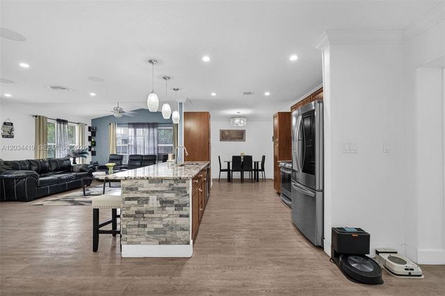 4431 NW 36th Ct, Lauderdale Lakes, FL 33319