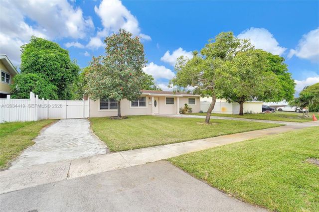 4431 NW 36th Ct, Lauderdale Lakes, FL 33319