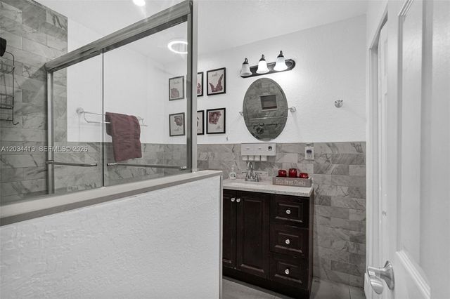 4431 NW 36th Ct, Lauderdale Lakes, FL 33319