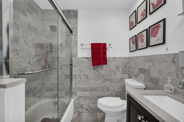 4431 NW 36th Ct, Lauderdale Lakes, FL 33319