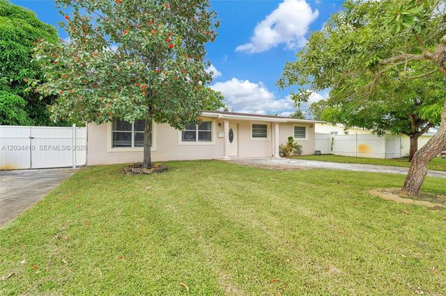 4431 NW 36th Ct, Lauderdale Lakes, FL 33319