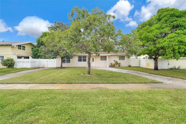 4431 NW 36th Ct, Lauderdale Lakes, FL 33319