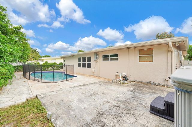 4431 NW 36th Ct, Lauderdale Lakes, FL 33319