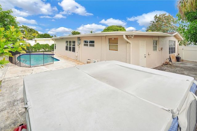 4431 NW 36th Ct, Lauderdale Lakes, FL 33319