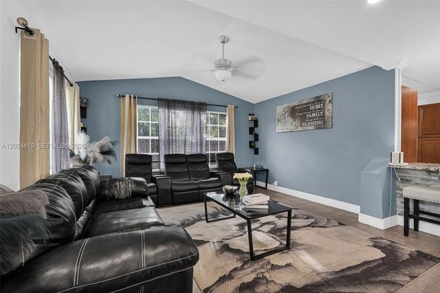 4431 NW 36th Ct, Lauderdale Lakes, FL 33319
