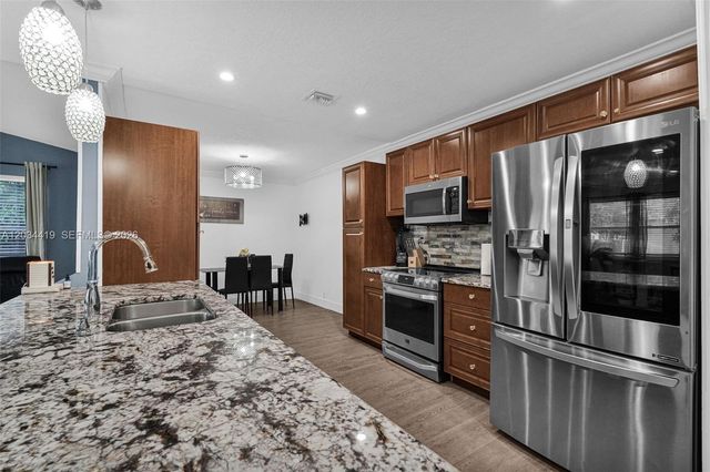 4431 NW 36th Ct, Lauderdale Lakes, FL 33319