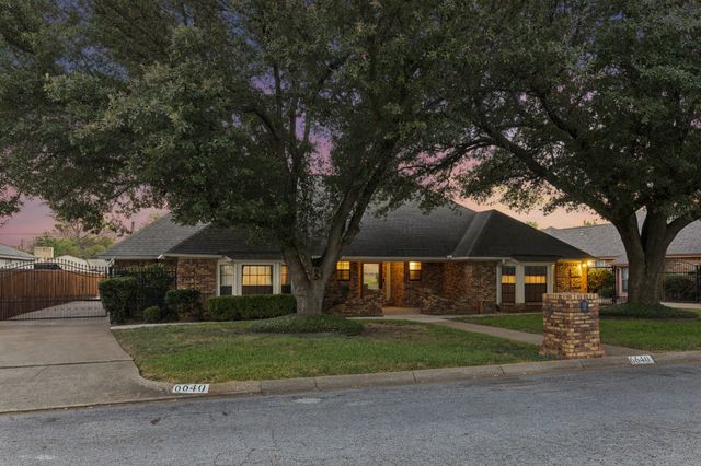 6640 Pleasant Ridge Drive, North Richland Hills, TX 76180