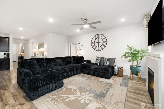 13317 Pines Lane E, Puyallup, WA 98374