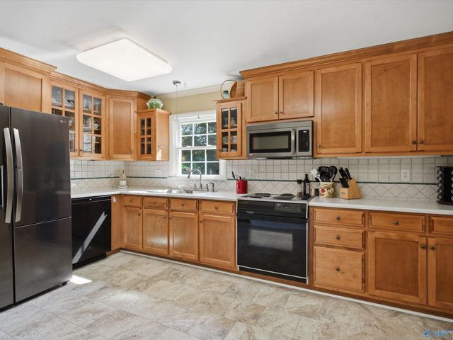 8907 Willow Hills Drive, Huntsville, AL 35802