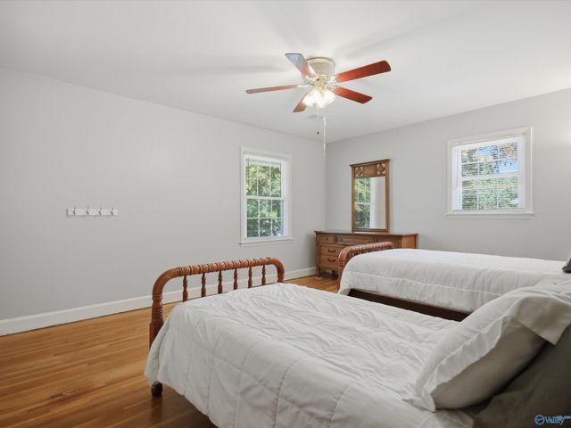 8907 Willow Hills Drive, Huntsville, AL 35802