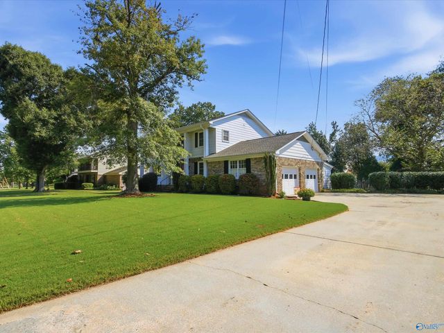 8907 Willow Hills Drive, Huntsville, AL 35802
