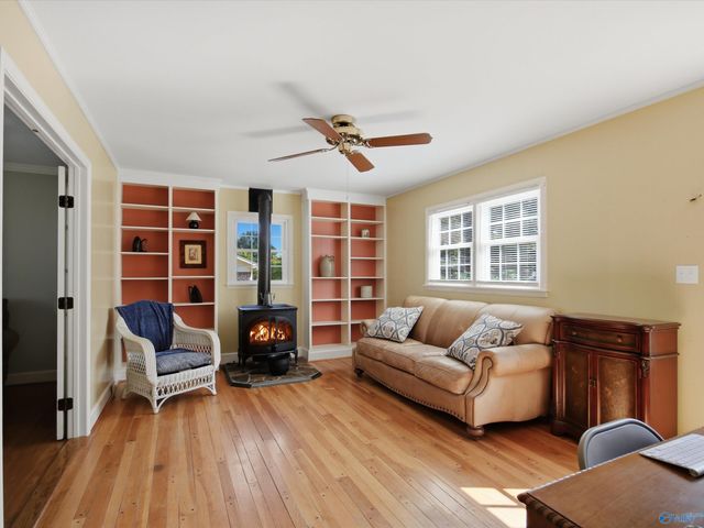 8907 Willow Hills Drive, Huntsville, AL 35802