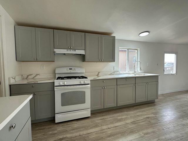 908 10th Avenue NE, Rio Rancho, NM 87144