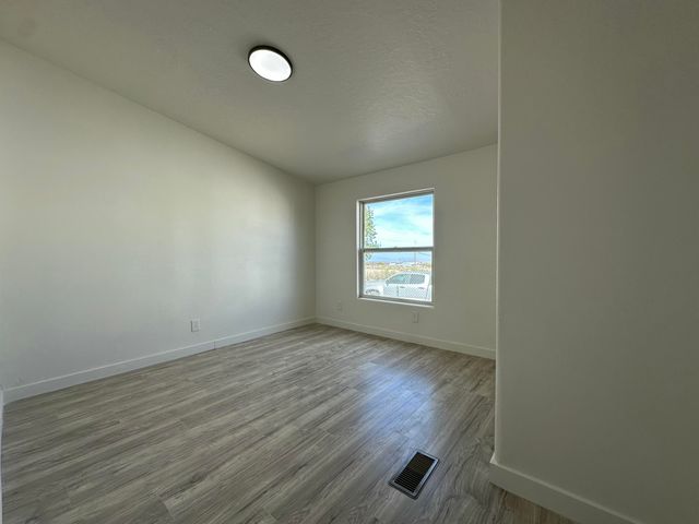908 10th Avenue NE, Rio Rancho, NM 87144